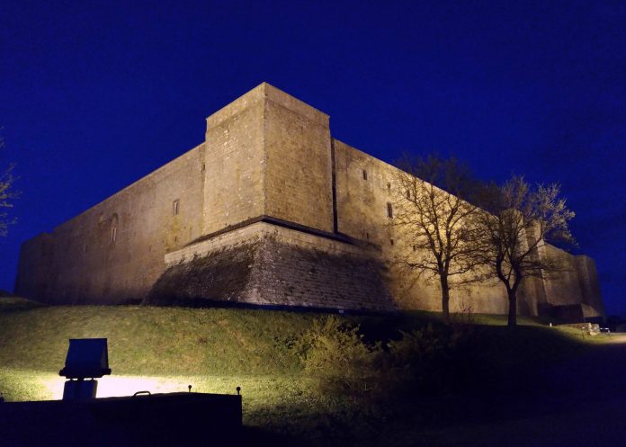 Castello Lagopesole esterno 1